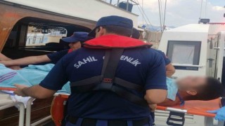 Fethiyede teknede yaralanan iki vatandaşa Sahil Güvenlikten tıbbi tahliye