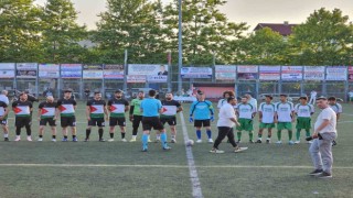 Filistin bayraklı forma giyerek maça çıktılar