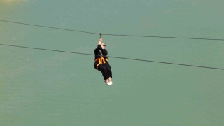 Fırat Nehrinin muhteşem manzarası eşliğinde yapılan zipline ve tekne turu turistlerin vazgeçilmezi