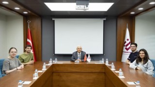 Fransada 5. olan ESTÜ Hidroana Takımından Rektör Prof. Dr. Adnan Özcana ziyaret