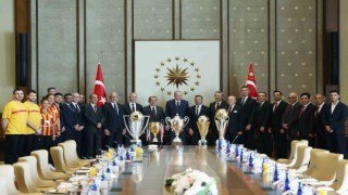 Galatasarayın şampiyon takımlarından Cumhurbaşkanı Erdoğana ziyaret