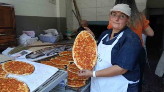 Gaziantepin kadın pide ustası erkeklere taş çıkartıyor