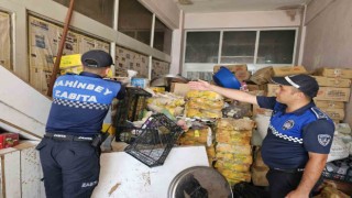 Gaziantepte bayram öncesi tarihi geçmiş 5 ton şekerleme ele geçirildi