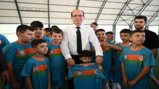Geçit, futbol kursunda geleceğin yıldızlarıyla buluştu