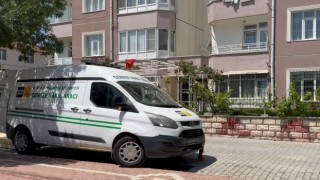 Genç kadın apartman bahçesinde ölü bulundu