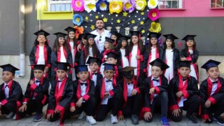 Gercüşte ilkokul öğrencilerinden mezuniyet töreni