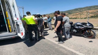 Gölbaşında otomobil ile motosiklet çarpıştı: 2 yaralı