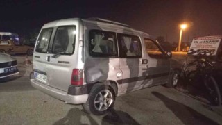 Hafif ticari araç ile motosiklet çarpıştı: 1 yaralı