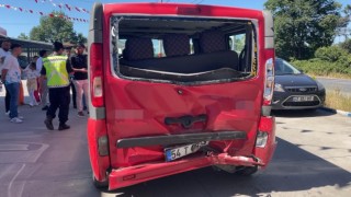 Hafif ticari araç, şehir içi toplu taşıma aracına çarptı: 5 yaralı