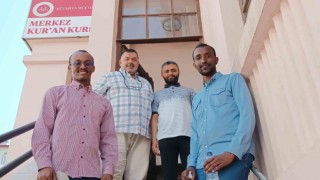 Hafızlık eğitimini Kütahyada tamamlayan Somalili iki gencin duygulandıran vefası