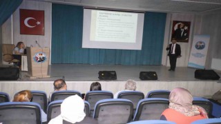 Hakkaride “Depremle yaşamayı öğreniyorum” konferansı