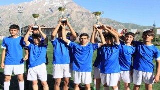 Hakkarili futbolcular destek bekliyor