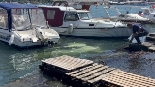 Haliç Sahilinde sürücüsünün yol kenarına park ettiği otomobil denize düştü: Sürücü son anda kurtuldu