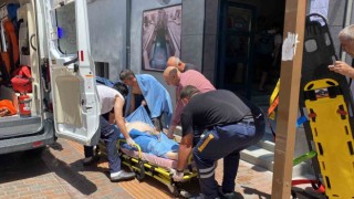 Hamamda düşerek başını çarpan 70 yaşındaki adam ambulansta hayata döndürüldü