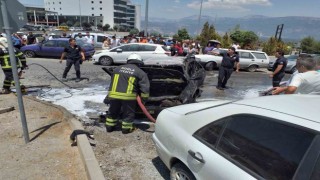 Hastane bahçesindeki araç yangını faciaya yol açmadan söndürüldü