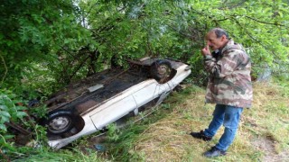 Hisarcıkta otomobil şarampole yuvarlandı: 2 yaralı