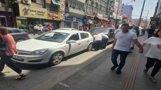 İki otomobil çarpıştı