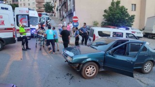 İki otomobilin çarpıştığı kazada 4 kişi yaralandı
