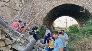İnşaat alanında toprak kayması: Operatörü kurtarmak için çalışma başaltıldı