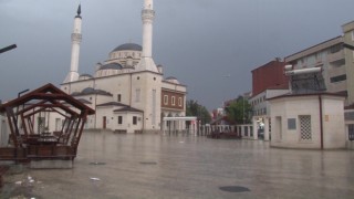 İstanbul Anadolu Yakasında sağanak yağış etkili oluyor