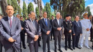 İstanbul Valisi Davut Gül, Edirnekapı Şehitliğini ziyareti