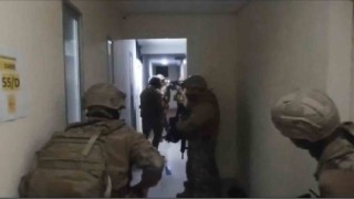 İstanbulda “Anucur” çetesine “Şehit Hakan Telli” operasyonu kamerada: Uzi, balistik yelek, kar maskeleri bulundu