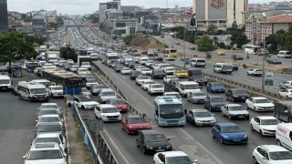 İstanbulda bayram tatili başlamasıyla trafikte yoğunluk yaşanıyor