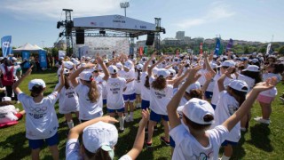 İstanbulda yüzlerce çocuk ve milli sporcular Olimpik Günü kutladı