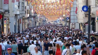 İstiklal Caddesi bayramda ziyaretçi akınına uğradı