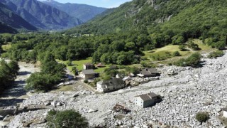 İsviçrede sel ve toprak kayması
