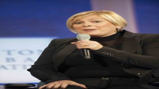 İzlandanın yeni Cumhurbaşkanı Halla Tomasdottir oldu