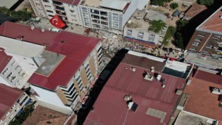 İzmir Valisi Süleyman Elban, Torbalı Ayrancılar Mahallesindeki patlamada 5 kişinin hayatını kaybettiğini, yaralanan 57 kişinin 4 ayrı hastanede tedavi gördüğünü açıkladı.