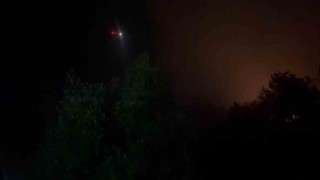 İzmirde başlayıp Aydına sıçrayan orman yangınına gece görüşlü helikopterler ile müdahale ediliyor