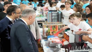 İzmirde öğrenciler ‘robotik kodlama projelerini sergiledi