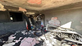 İzmirdeki orman yangınında alevlerin evlere yaklaştığı anlar kamerada