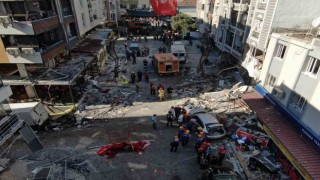 İzmirdeki patlamada 5 kişi öldü, 57 kişi yaralandı