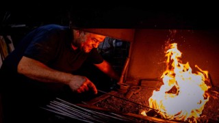 İzmirin asırlık demircisi teknolojiye ayak uydurdu, dünyaya açıldı