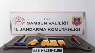 Jandarma ekipleri kaçak kazı yapan 2 kişiyi yakaladı