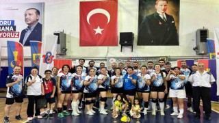 Kadın ve erkek sağlıkçılar turnuvanın şampiyonu