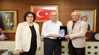 KAFFEDden Başkan Özlüye plaket