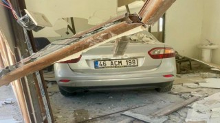 Kahramanmaraşta otomobil iş yerine daldı