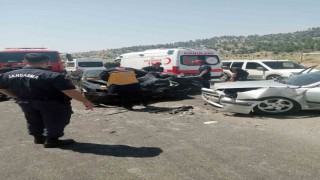Kahramanmaraşta otomobiller çarpıştı: 5 yaralı