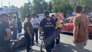 Kapaklıda otomobil ile çarpışan motosikletli kurye yaralandı