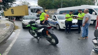 Kapaklıda otomobil ile çarpışan motosikletteki 2 kişi yaralandı