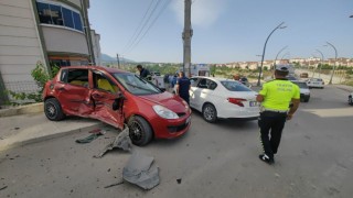 Karabükte iki otomobil çarpıştı: 5 yaralı