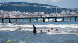 Karadenizde 4 kişi boğulma tehlikesi geçirdi