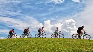 Karadenizin mavisi ve cennet tabiatın içinde pedal çevirecekler