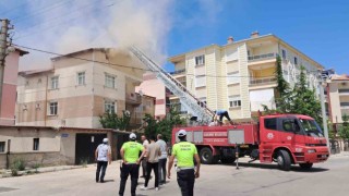 Karamanda çatı yangını: 1 kişi dumandan etkilendi