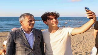 Karasu sahilde bulunan banklar sil baştan yenilendi