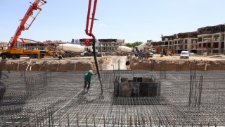 Karatayın 600 dairelik 44. konut hamlesinde temeller atıldı